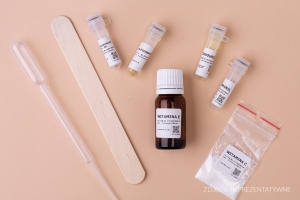 A brightening and whitening serum for sensitive skin with thread-veins: vitamin C, black lilac.
